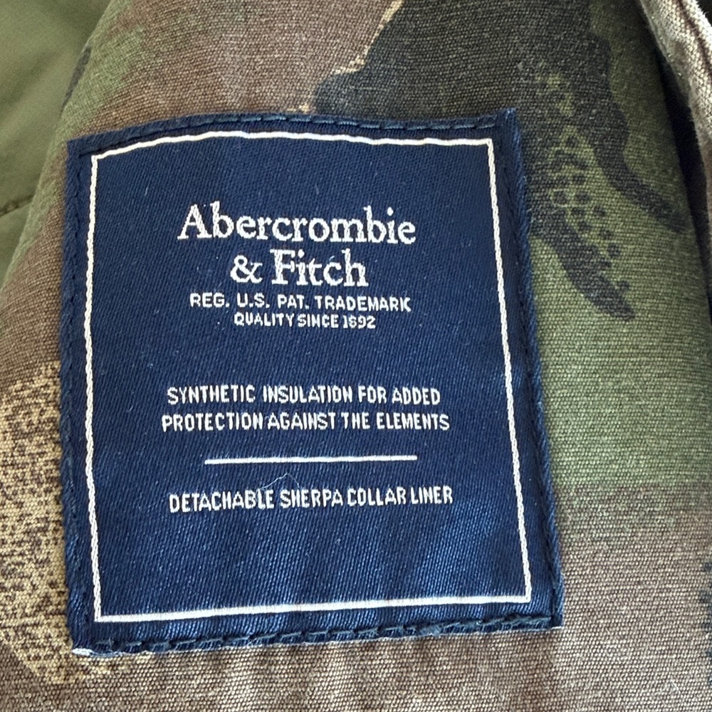 Abercrombie & Fitch Men's Green and Brown Camo Puffer Jacket - Picture 4 of 11